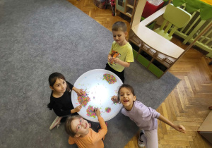 Popołudniowe chwile pełne magii i kreatywności!