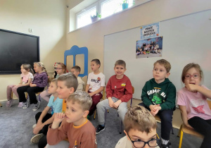 Magiczna podróż do krainy baśni: Spektakl „Konik Garbusek” w Teatrzyku WidziMisie