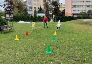 Zabawy ruchowe w ogródku