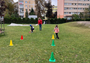 Zabawy ruchowe w ogródku