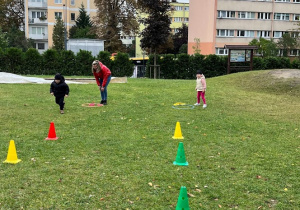 Zabawy ruchowe w ogródku