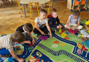 Zabawa pęsetą