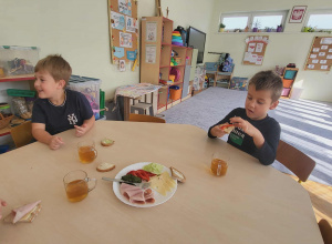 "SZWEDZKI STÓŁ" CZYLI SAMI PRZYRZĄDZAMY KANAPKI