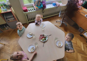 Stół pełen witamin