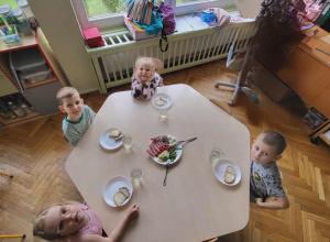 Stół pełen witamin