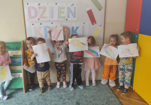 Kropelki świętują Dzień Kredki