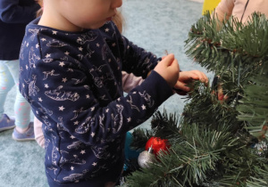 Przystrajanie choinki