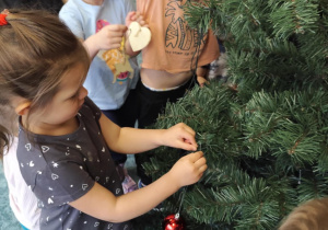 Przystrajanie choinki