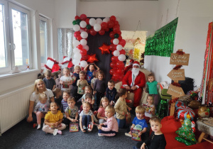 Wspólne zdjęcie ze świętym Mikołajem.