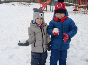 Zimowe zabawy na śniegu