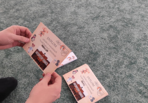 Przewodnik Miasta Łodzi przygotował dla dzieci upominki.