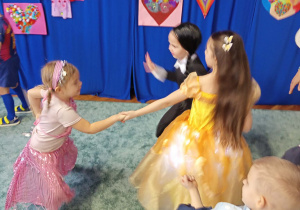 W karnawale same bale