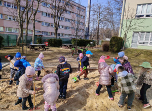 Nowy piasek w piaskownicy