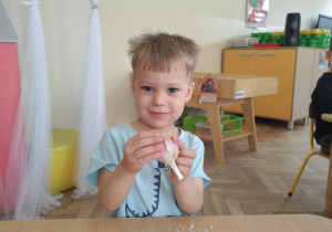 Obieramy czosnek