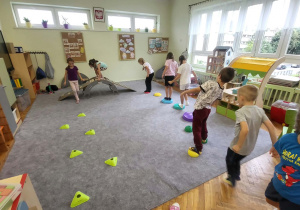 Mali Odkrywcy na Torze Przeszkód! Nasze Przedszkolaki w Akcji