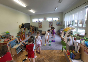 Mali Odkrywcy na Torze Przeszkód! Nasze Przedszkolaki w Akcji