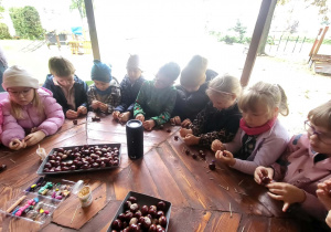 Witaj, jesieni! Kasztanowe ludki w naszym przedszkolu