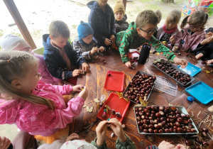 Witaj, jesieni! Kasztanowe ludki w naszym przedszkolu