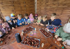 Witaj, jesieni! Kasztanowe ludki w naszym przedszkolu
