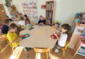 Mali Odkrywcy w Akcji: Dzień Jabłka