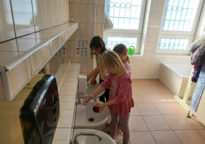 Mali Odkrywcy w Akcji: Dzień Jabłka