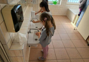 Mali Odkrywcy w Akcji: Dzień Jabłka