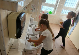 Mali Odkrywcy w Akcji: Dzień Jabłka