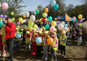 Mocno trzymamy, żeby żaden balon nie uciekł wcześniej